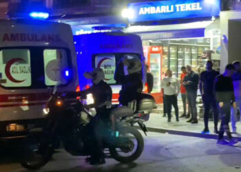 Avcılar'da kız arkadaşıyla parkta otururken vuruldu