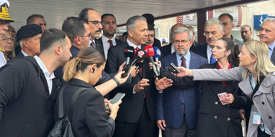 Yerlikaya, bombalı saldırıda yaralanan polisleri ziyaret etti