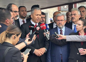 Yerlikaya, bombalı saldırıda yaralanan polisleri ziyaret etti