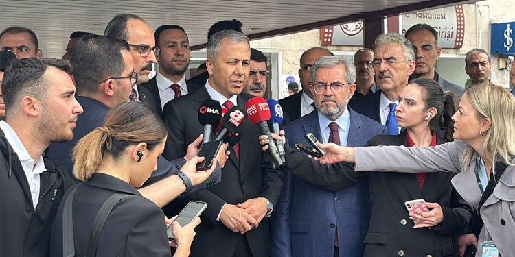 Yerlikaya, bombalı saldırıda yaralanan polisleri ziyaret etti