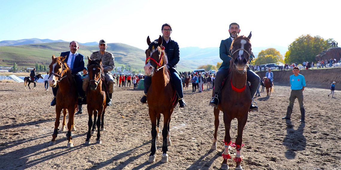 Van’ın Erciş ilçesinde 1982 yılında Afganistan'dan göç eden Kırgız Türkleri tarafından kurulan Ulupamir Mahallesi'nde '2023 Yılı Kökbörü Türkiye Şampiyonası' düzenlendi.
