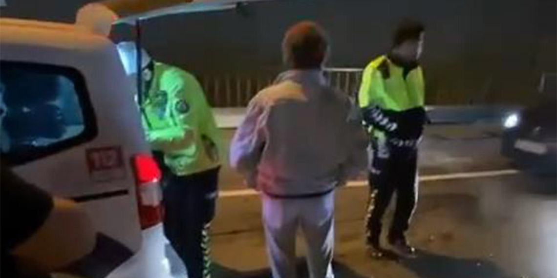 Ünlü oyuncu Erkan Can kaza yaptı. Kazadan yara almadan kurtulan ünlü oyuncunun, trafik polislerinin yaptığı kontrolde 236 promil alkollü olduğu anlaşıldı.