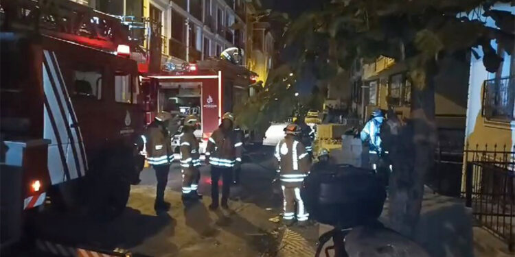 Esenyurt'ta binanın bodrum katında yangın