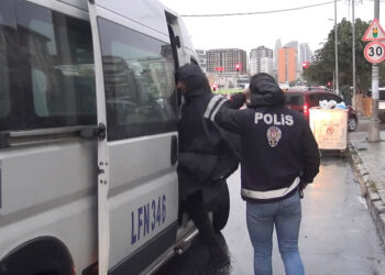 Esenyurt'ta kaçak göçmen denetimi