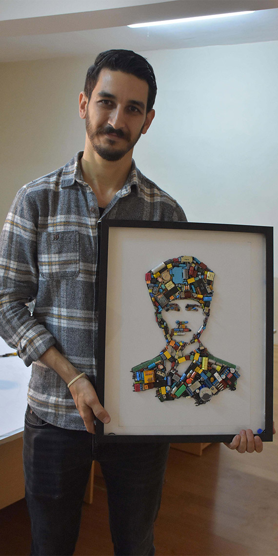 Elektronik malzemelerinden Atatürk portresi yaptılar