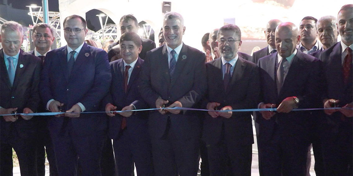 Katar'da "Yeşil Çöl, Daha İyi Çevre” sloganıyla düzenlenen Expo Doha 2023'te, Türkiye pavilyonu Ticaret Bakanı Ömer Bolat ile Tarım ve Orman Bakanı İbrahim Yumaklı'nın katılımıyla ziyaretçilere açıldı. İki bakan, iki ülke arasındaki iş birlikleri ve ikili ilişkilerin önemine dikkat çekti.