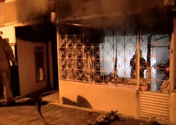 Fatih'te 5 katlı binada yangın