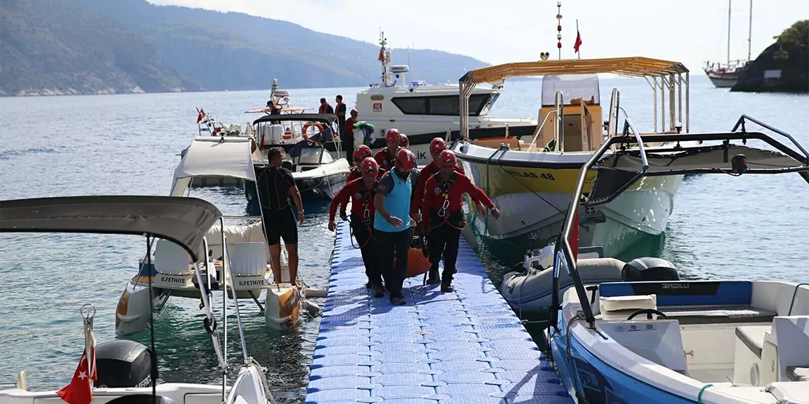 Kayalıklara düşen i̇ngiliz paraşüt pilotu öldü