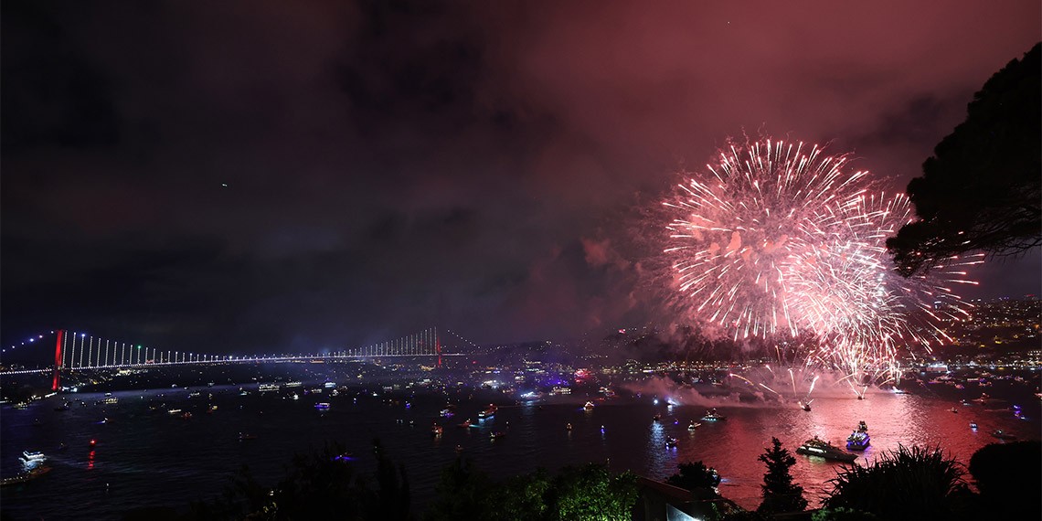 Cumhurbaşkanı Recep Tayyip Erdoğan'dan 100. yıl konuşması; "Ülkemizde ve yurt dışında yaşayan insanlarımızın 29 Ekim Cumhuriyet Bayramını bir kez daha yürekten tebrik ediyorum" dedi.