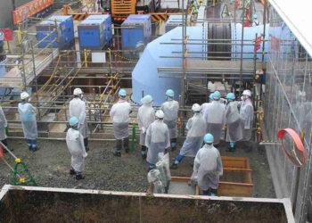 Fukushima'da atık suyla temas eden 2 işçi hastaneye kaldırıldı