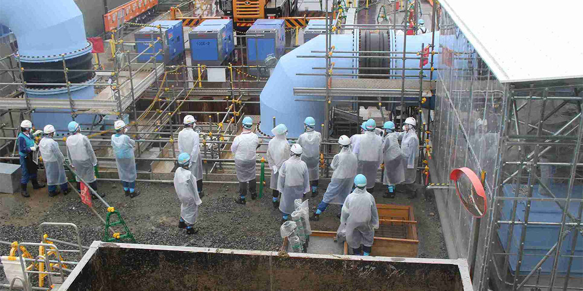 Fukushima'da atık suyla temas eden 2 işçi hastaneye kaldırıldı
