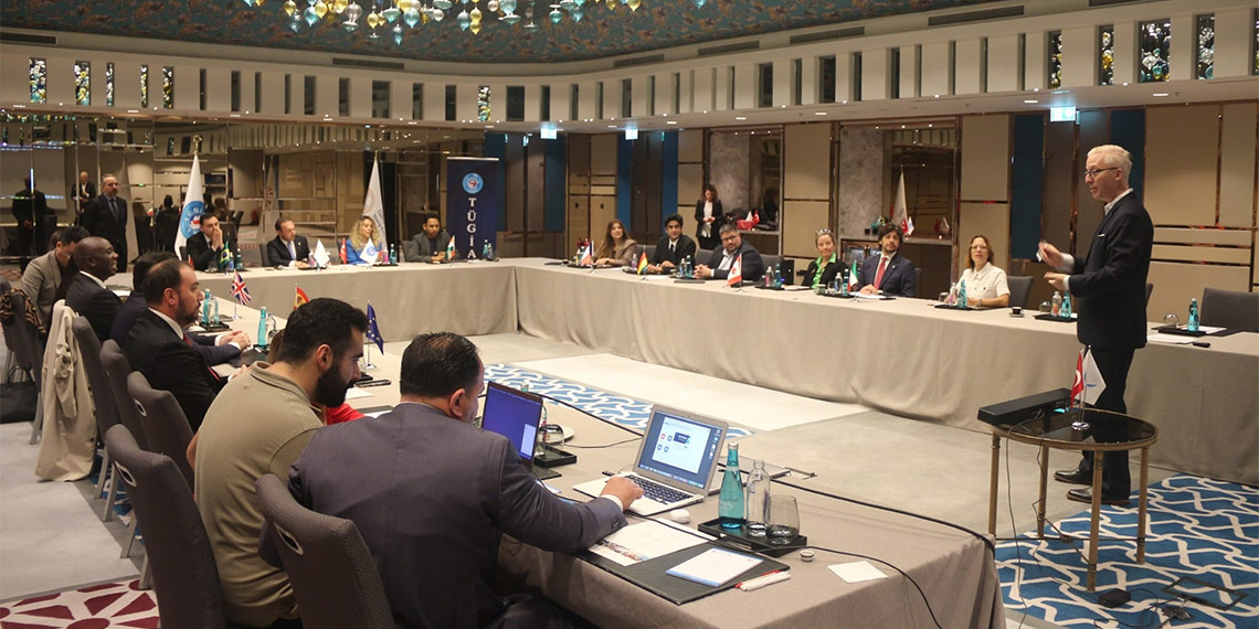 G20 üyesi ülkelerin gençlik örgütleri başkanlarının İstanbul’da bir araya getiren TÜGİAD Yönetim Kurulu Başkanı Gürkan Yıldırım, zirvede hem geleceğin liderlerine ülkemizi tanıttıklarını hem de yeni iş birliği anlaşmalarına imzaların atıldığını söyledi.