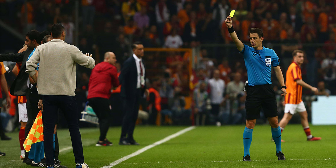 Beşiktaş Teknik Sorumlusu Burak Yılmaz, "Bu konulara çok girmek istemiyorum. Futbol oynarken de şahit oldum. 8, 9 puandan gelip neler olduğunu biliyoruz. Kesinlikle havlu atmadık. Ümraniye'de kaos yok" dedi.