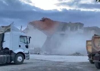 Gaziantep'te ağır hasarlı 4 katlı okul çöktü