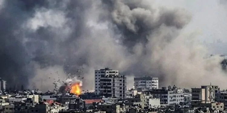 İsrail gazze'de hastane vurdu