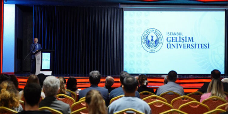 Gelişim UWE 7. Uluslararası Ekonomi ve Finans Konferansı düzenlendi