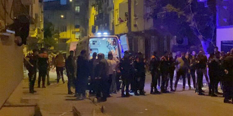 Esenler'de çıkan yangında 2 yaşındaki çocuk öldü