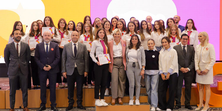 Global Engineer Girls ilk mezunlarını verdi