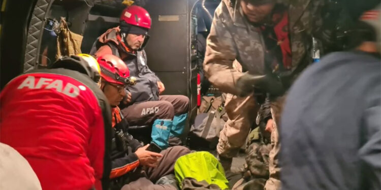 Hasan Dağı'na tırmanışı sırasında düşen kişi yaralandı