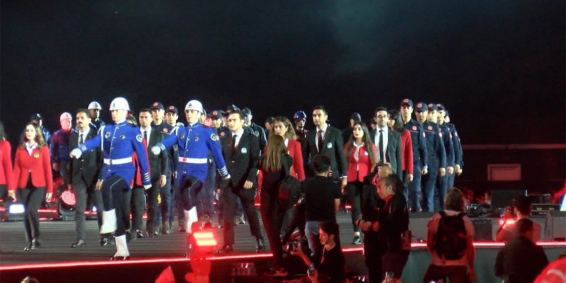 Türkiye Cumhuriyeti'nin 100. Yılı kutlamalarında konuşan İBB Başkanı Ekrem İmamoğlu "100. Yılımızı kutluyoruz, 100 yaşında devletimiz var. Cumhuriyet sonsuza dek var olsun" dedi.