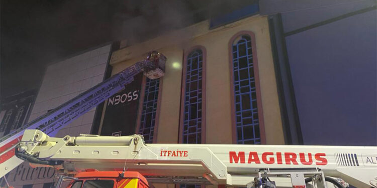 İnegöl'de mobilya imalathanesinde yangın