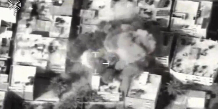 Gazze Şeridi'nde 320'den fazla hedef vuruldu