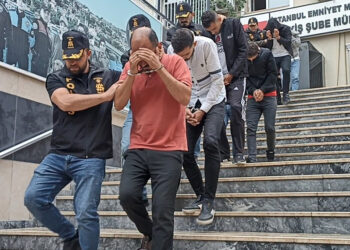Otomobil hırsızlarına operasyon; 12 gözaltı