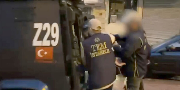 Terörle mücadele operasyonları; 20 gözaltı