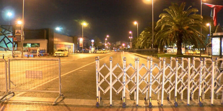 İstanbul'da 29 Ekim kutlamaları nedeniyle bazı yollar trafiğe kapatıldı