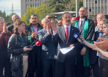 Tutuklanan 3 gazeteci için Ankara Adliyesi önünde açıklama
