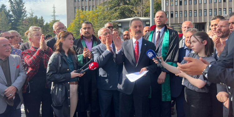 Tutuklanan 3 gazeteci için Ankara Adliyesi önünde açıklama