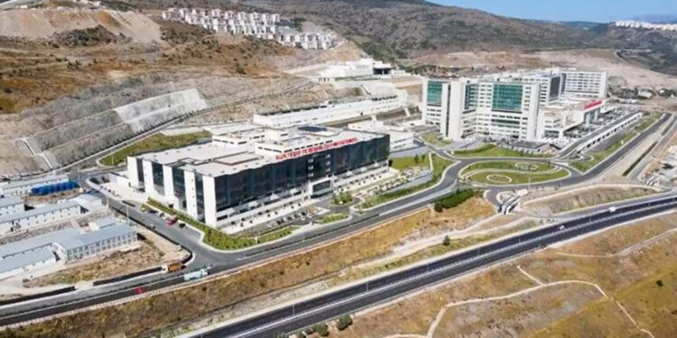 İzmir Şehir Hastanesi hasta kabulüne başlıyor