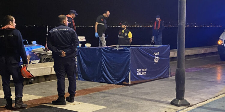 Denizde ayaklarına bidon bağlanmış erkek cesedi bulundu