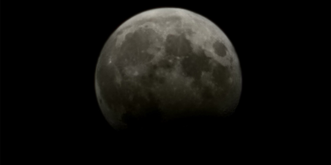 İstanbul'da kanlı Ay tutulması ilgi ile izlendi