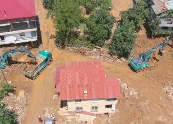 Mikro depremler heyelan sahalarını tetikliyor