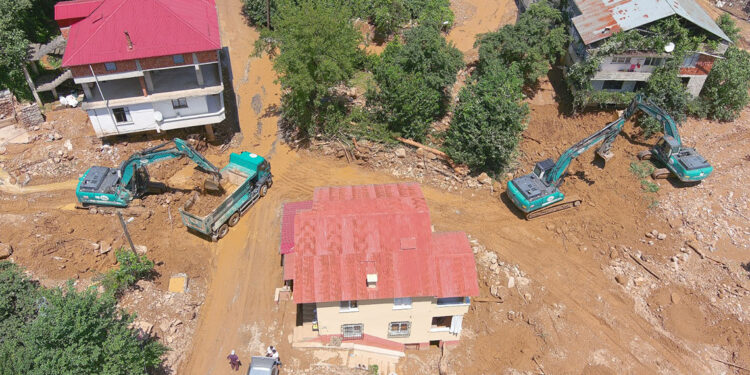 Mikro depremler heyelan sahalarını tetikliyor