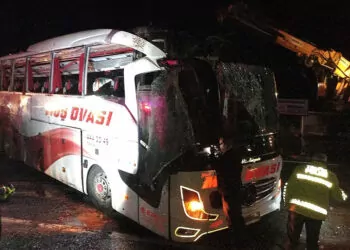 Kayseri'de yolcu otobüsü devrildi: 38 yaralı
