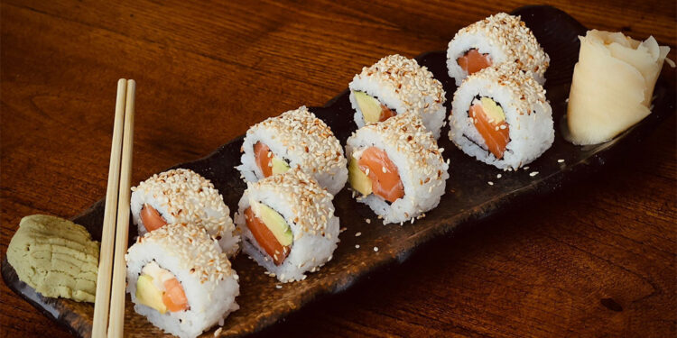 Adana’da Yıldıray Yalçın’ın işlettiği Natha Bohem Restoran, kebabın başkentinde Adanalılara suşiyi sevdirdi.