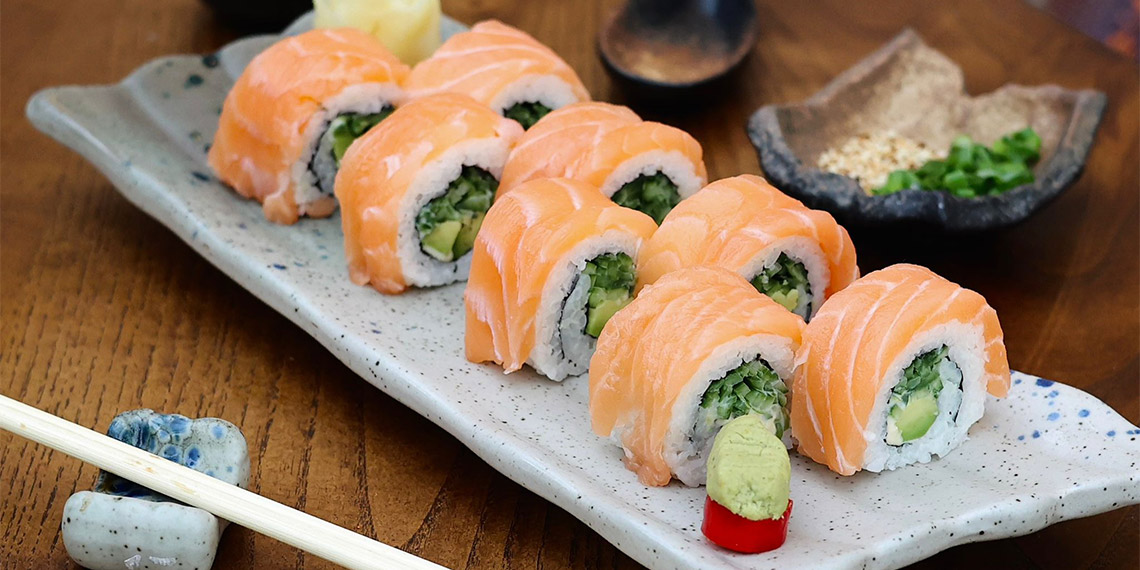 Adana’da Yıldıray Yalçın’ın işlettiği Natha Bohem Restoran, kebabın başkentinde Adanalılara suşiyi sevdirdi.