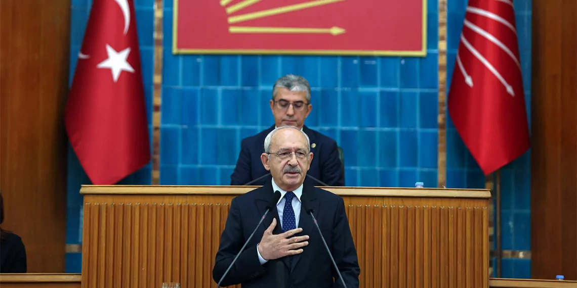 Chp genel başkanı kemal kılıçdaroğlu, "can atalay için yargıtay kalktı ceza verdi. Değerli arkadaşlar bu hukuku katletmektir. Bunu yapanlar, anayasa değişikliği için kapımıza gelmesin" dedi.