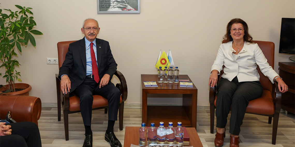 CHP Genel Başkanı Kemal Kılıçdaroğlu, "Milli Eğitim Bakanlığı milli olmaktan çoktan çıkmış vaziyette. Milli Eğitim Bakanlığı eğer milliyse bakandan bakana eğitim politikası değişmez. Bakandan bakana eğitim politikası değişiyorsa artık o milli olmaktan çıkmıştır" dedi.