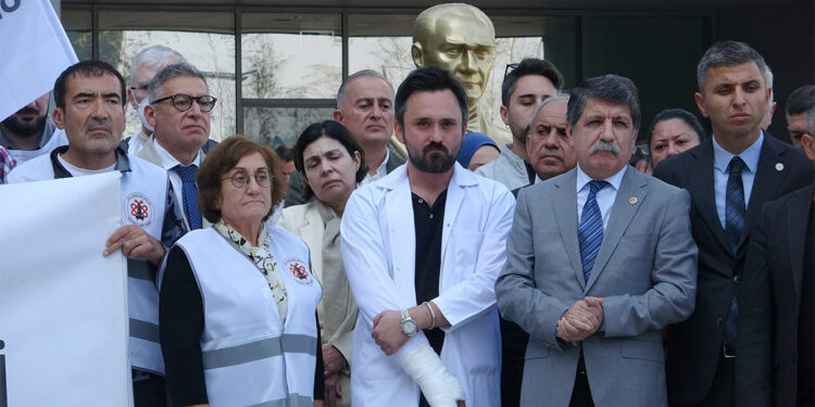 Kocaeli'de 3 aile hekimine saldırıya kınama