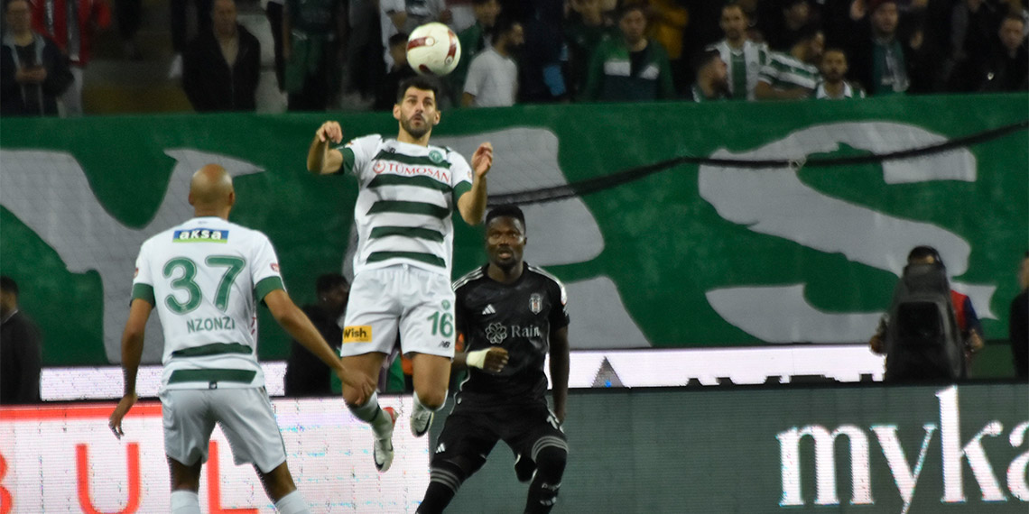 Beşiktaş Teknik Direktörü Şenol Güneş, ''Kaybettiğimiz iki maçtaki eksik oyunlarımızı biz zaten eleştiriyoruz. Siz de eleştireceksiniz. Ama bu eleştiri sınırlarını aştık. Başka niyetlere girildi, camianın da tuzağa düştüğünü düşünüyorum. '' dedi.