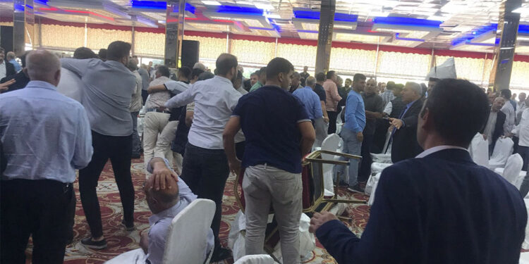 Kooperatif genel kurulunda taraflar sandalyelerle birbirine girdi