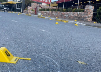 Küçükçekmece'de uzun namlulu silahlarla restoranı taradılar