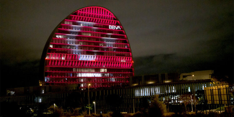 Madrid Cumhuriyetin 100'üncü yılında kırmıza beyaza büründü