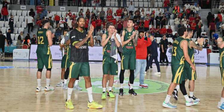 Manisa Büyükşehir Belediyespor zirvede