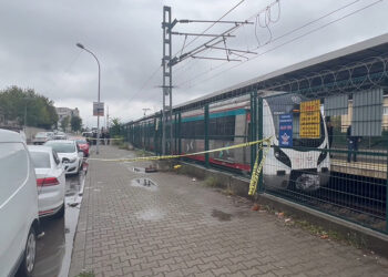 Marmaray'da rayların üzerine düşen kadın yaralandı