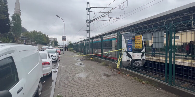 Marmaray'da rayların üzerine düşen kadın yaralandı