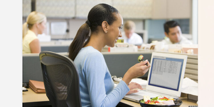 Masa başı çalışanlara beslenme önerileri